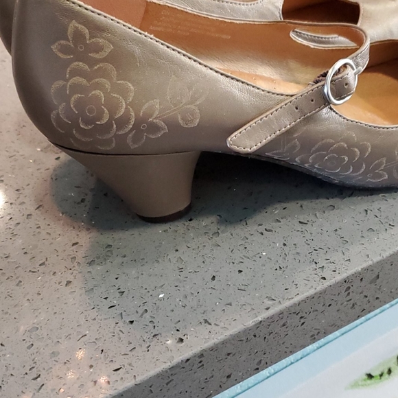 Mary Jane adorable laser etch shoes - Picture 2 of 5